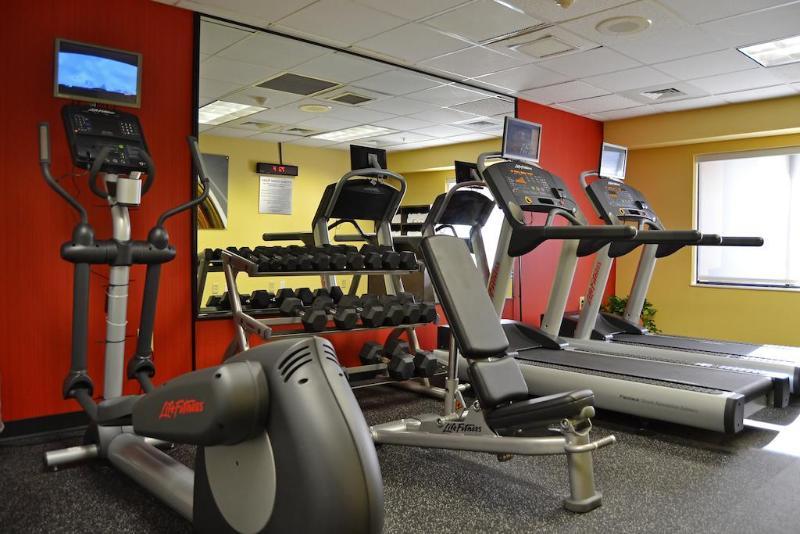 Courtyard By Marriott Burlington Hotel Екстериор снимка