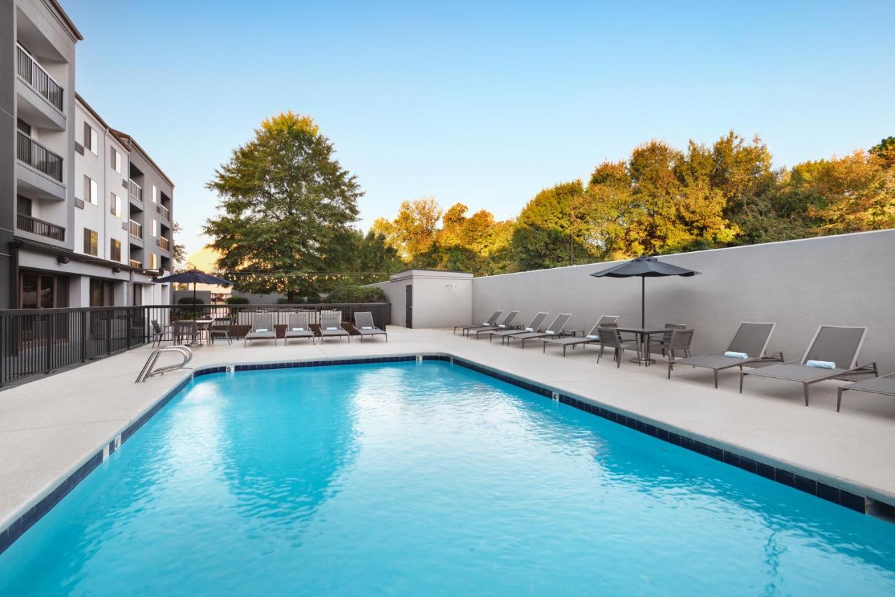 Courtyard By Marriott Burlington Hotel Екстериор снимка