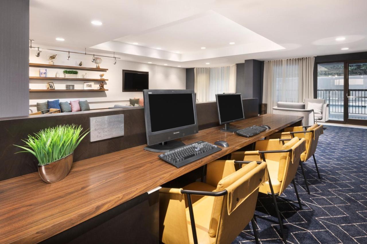 Courtyard By Marriott Burlington Hotel Екстериор снимка