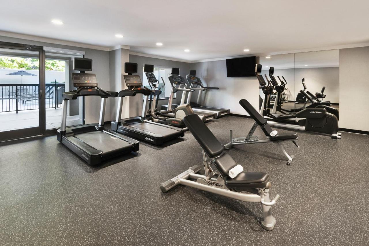Courtyard By Marriott Burlington Hotel Екстериор снимка