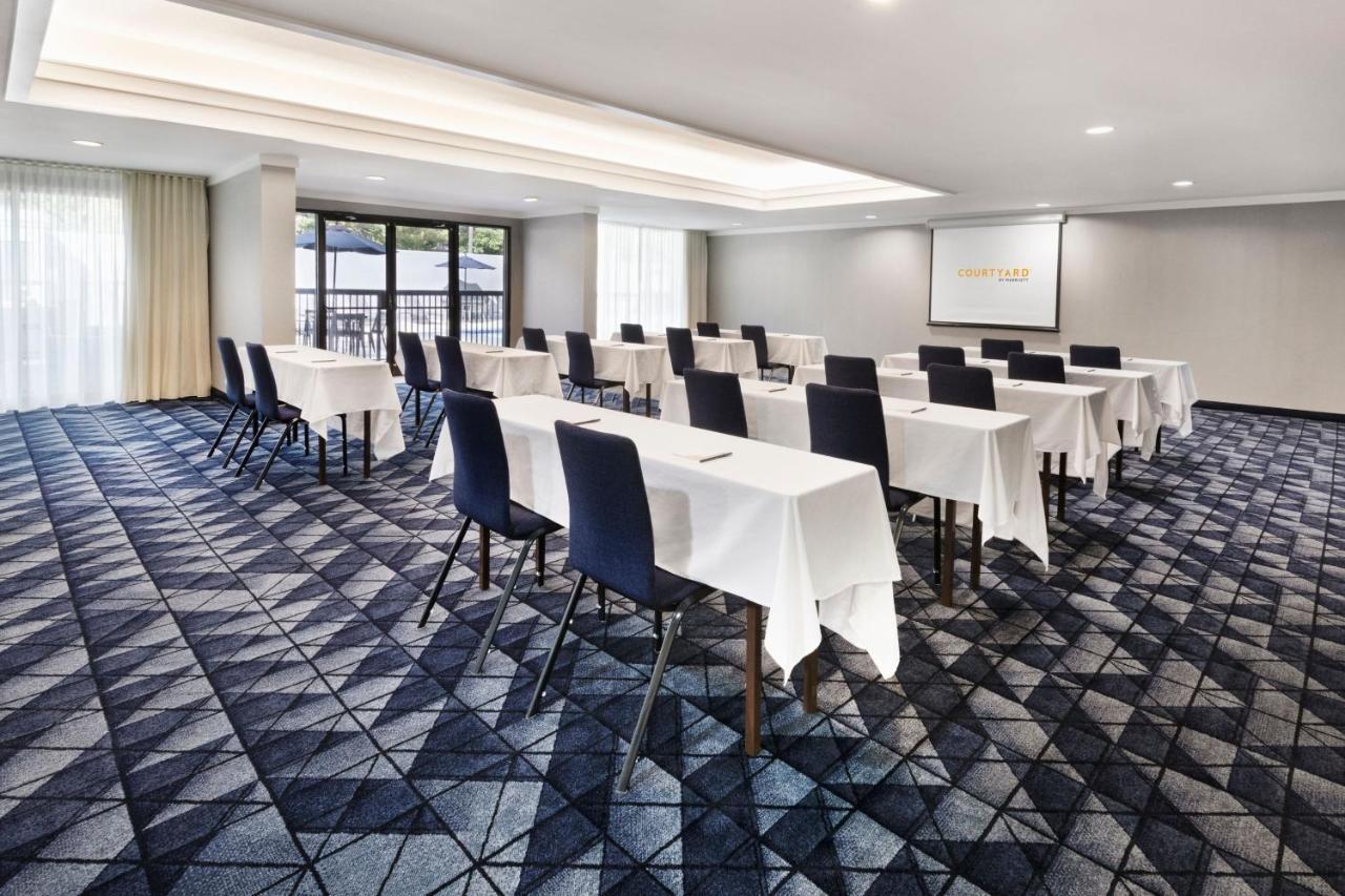 Courtyard By Marriott Burlington Hotel Екстериор снимка