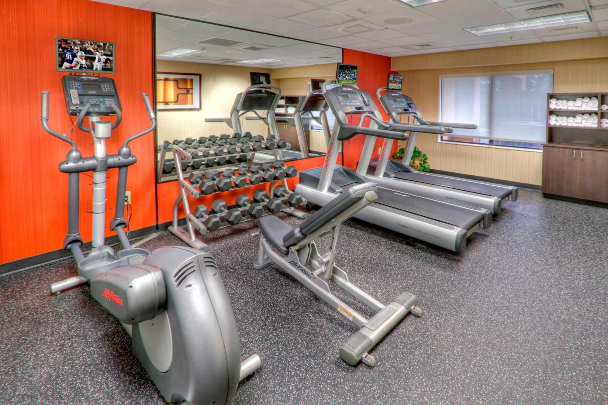 Courtyard By Marriott Burlington Hotel Екстериор снимка