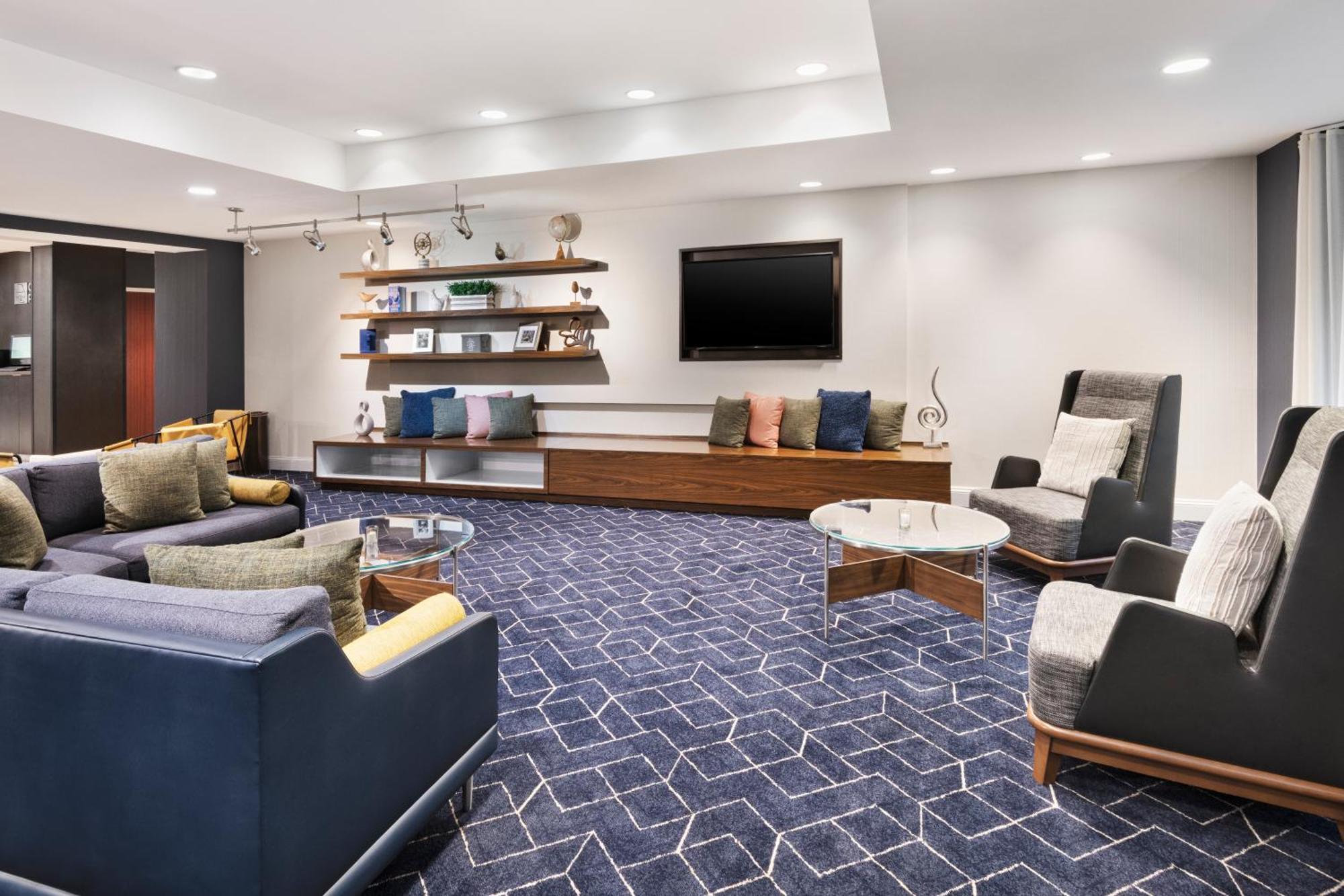 Courtyard By Marriott Burlington Hotel Екстериор снимка