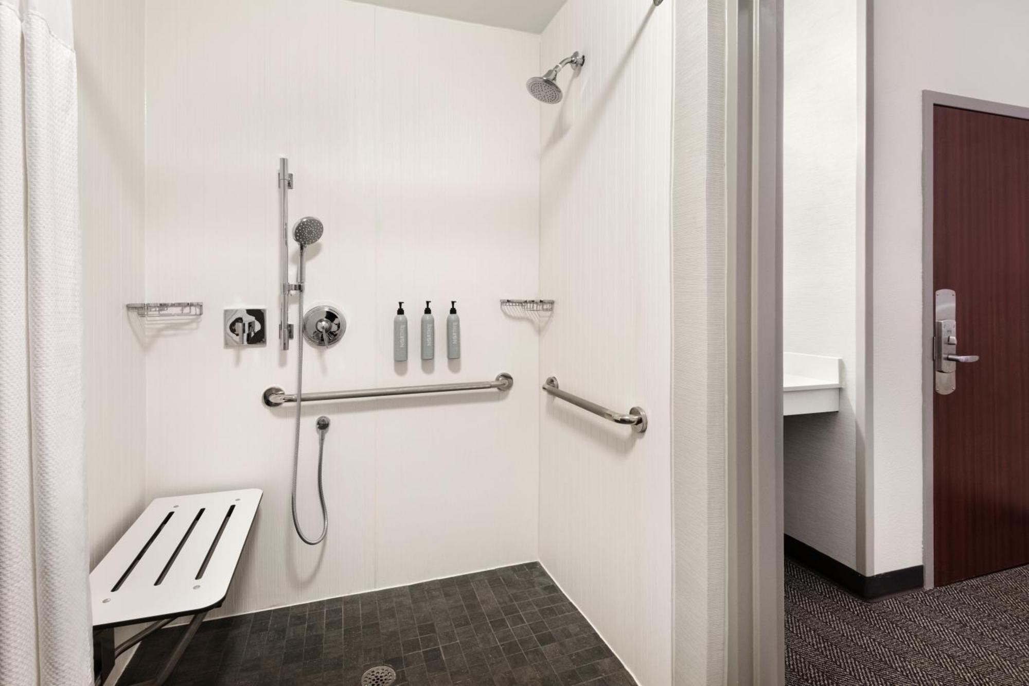 Courtyard By Marriott Burlington Hotel Екстериор снимка
