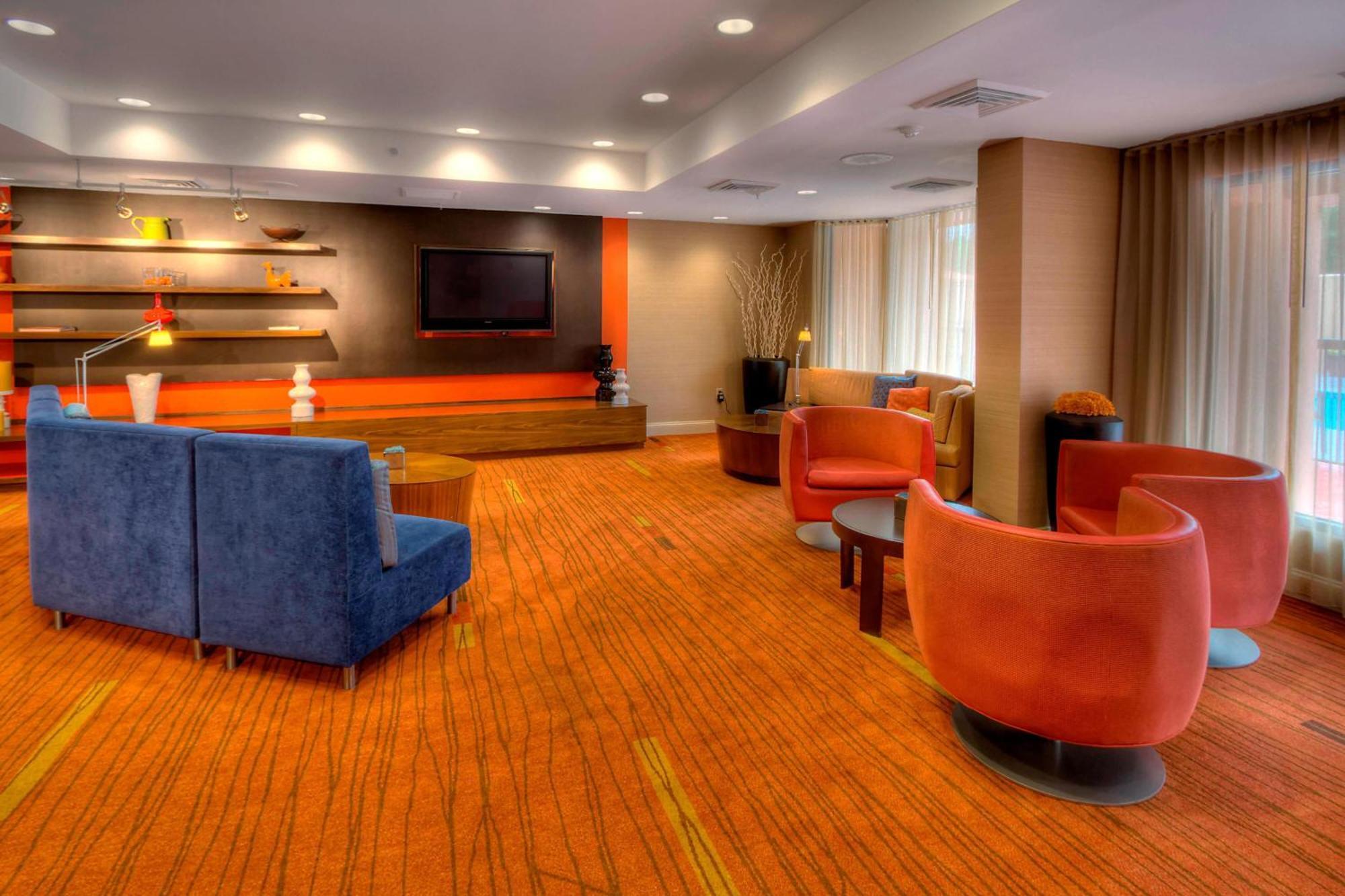 Courtyard By Marriott Burlington Hotel Екстериор снимка