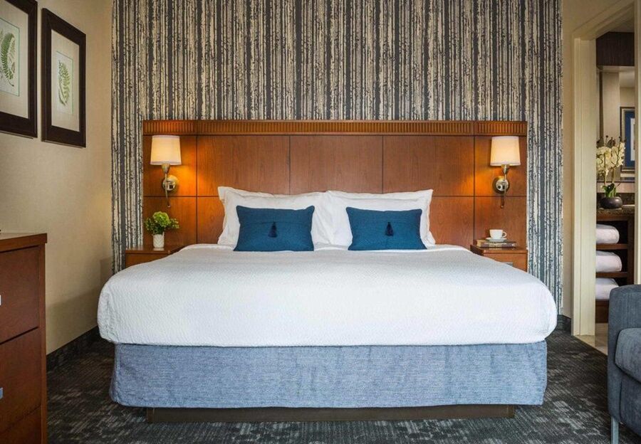 Courtyard By Marriott Burlington Hotel Екстериор снимка