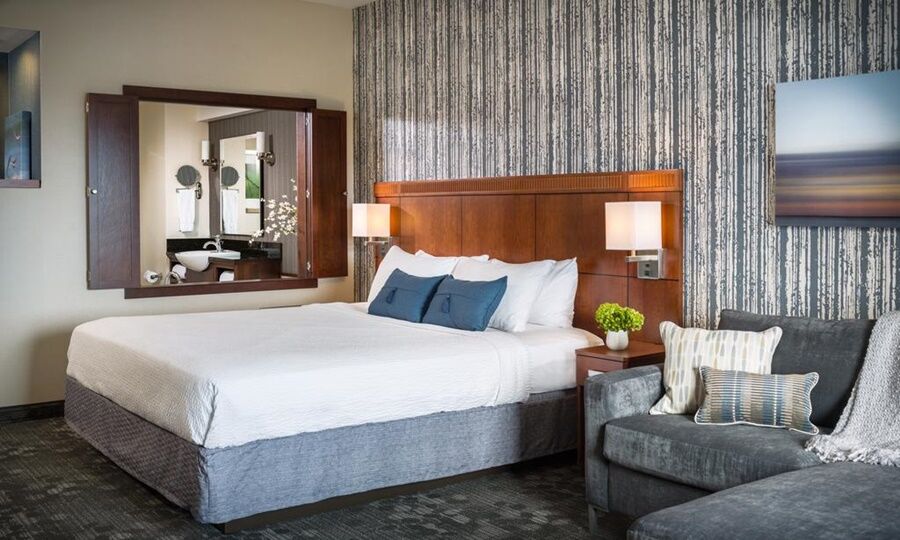 Courtyard By Marriott Burlington Hotel Екстериор снимка