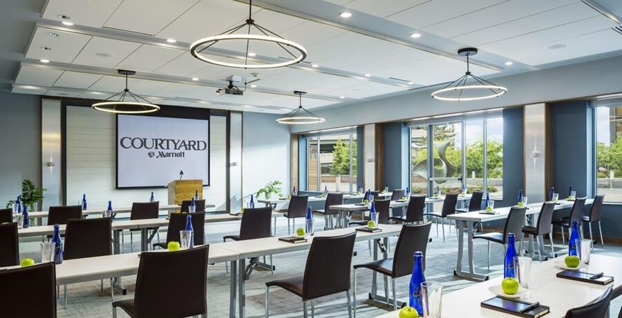 Courtyard By Marriott Burlington Hotel Екстериор снимка