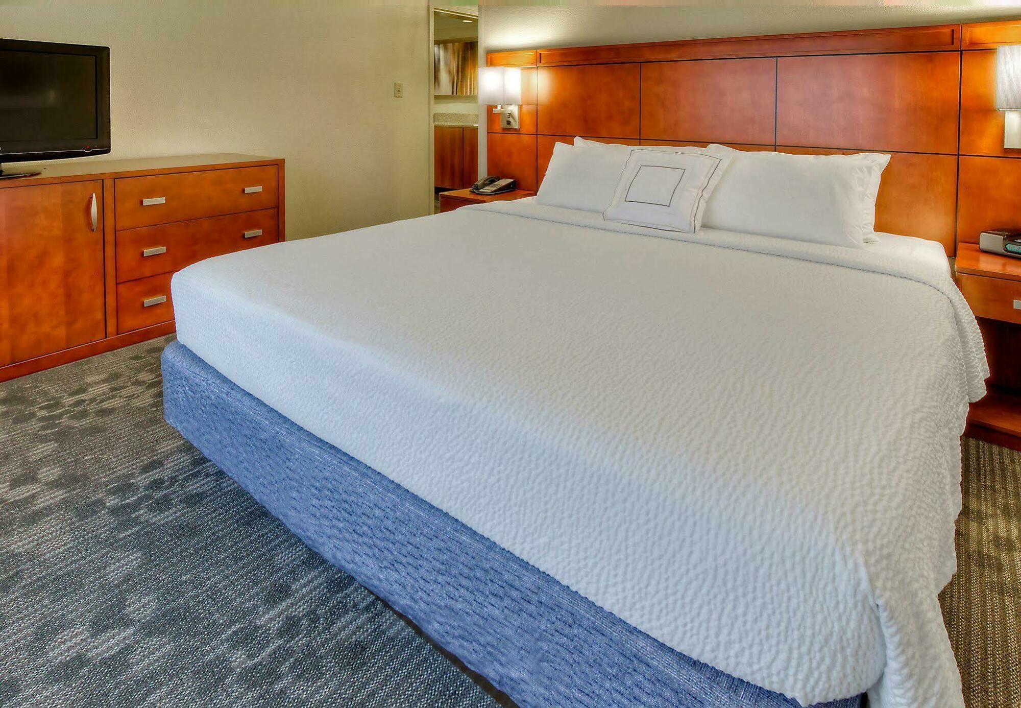 Courtyard By Marriott Burlington Hotel Екстериор снимка